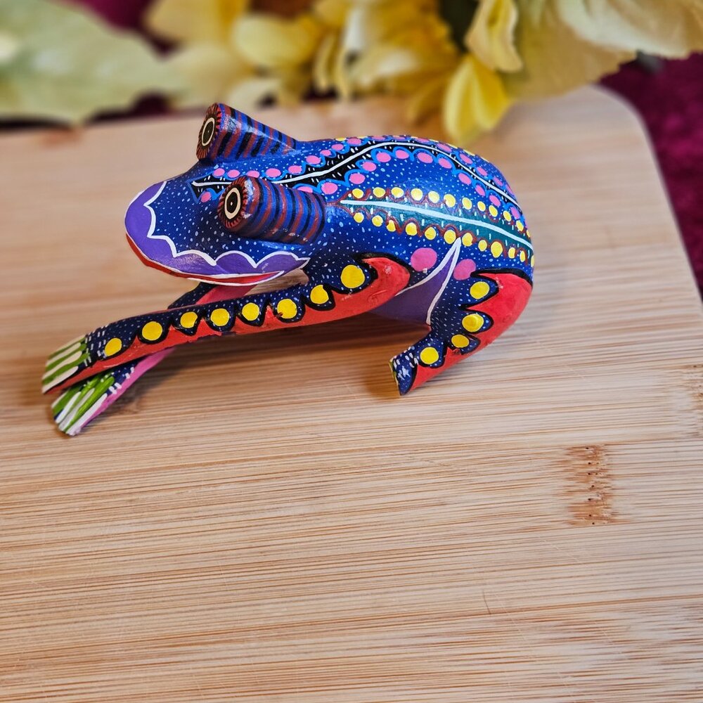 VINTAGE OAXACAN COPAL WOOD FROG CARVINGS  x2 - Picture 3 of 5
